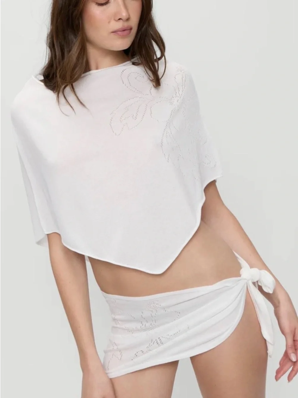 NWOT Frankie’s bikinis white hibiscus knit poncho and skirt set